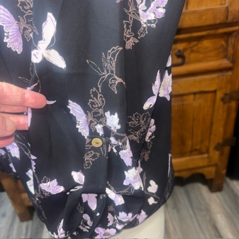 West Kei Purple Floral Surplice Blouse Black Roll Tab Sleeve V-Neck Top Medium - Picture 5 of 10